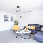 Feriehus Lovely Apartment In Molunat With Wifi *