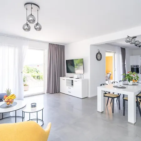 2 Bedroom Stunning In