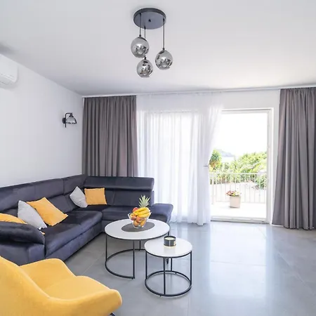 Feriehus Lovely Apartment In Molunat With Wifi *