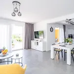 Lovely Apartment In Molunat With Wifi