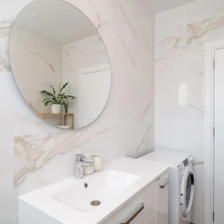 2 Bedroom Stunning In *