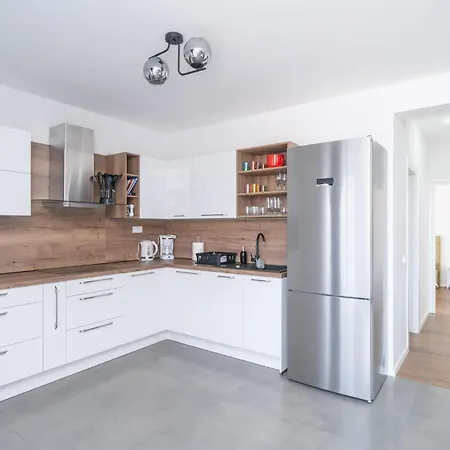 2 Bedroom Stunning In *