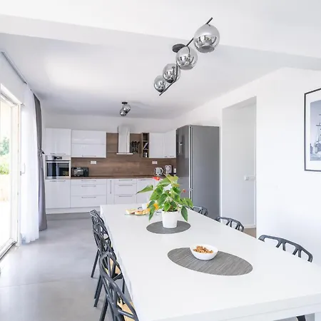 2 Bedroom Stunning In * モルナット